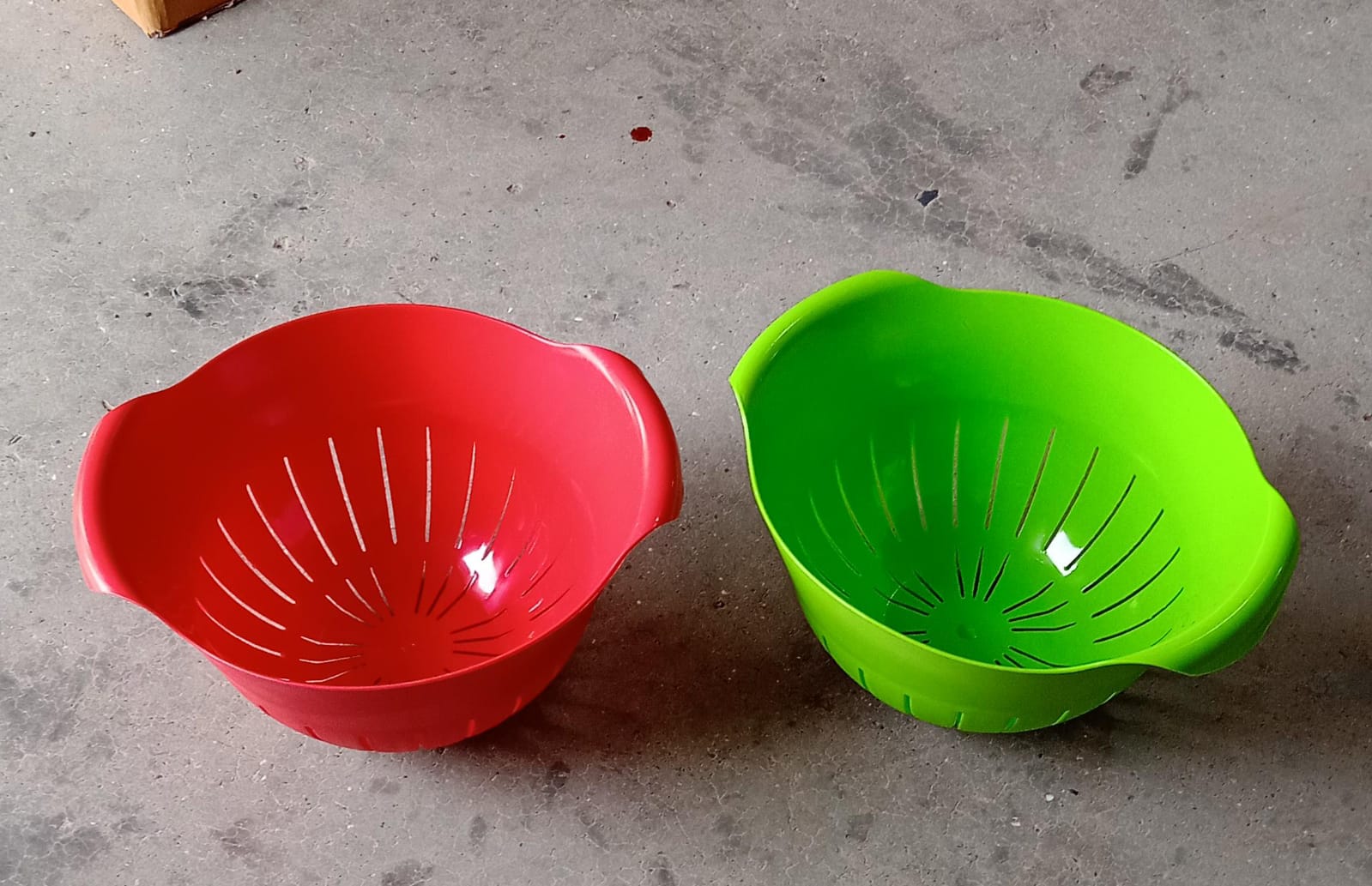 Strainer bowl for washing fruits and vegetables. Strainer bowl for washing fruits and vegetables.